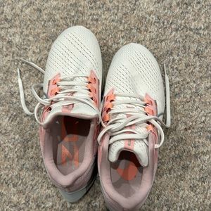 Like new Nike Pegasus 38. Womens sz 9M